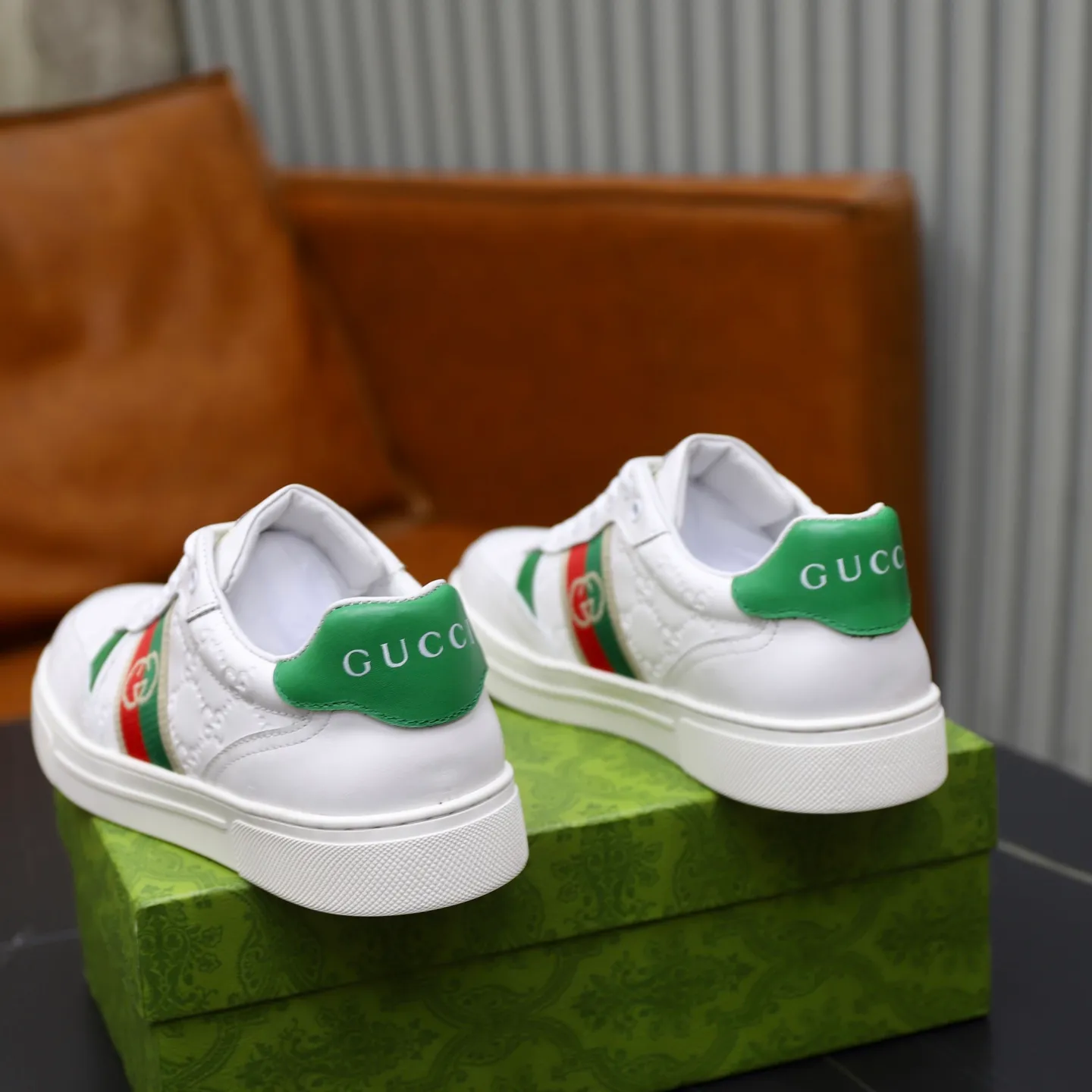 Ex-factory price: 440💰🙅‍♂️🙅‍♂️🙅‍♂️ Brand: GUCCI Standard code: 38-44 (45 customized) Grade: Same as the official website Material: Original leather splicing Comfortable and breathable sheepskin lining Original wear-resistant outsole Style category: Men's fashionable casual shoes Running sneakers Distinguished luxury brand elements Top luxury Color: actual picture color